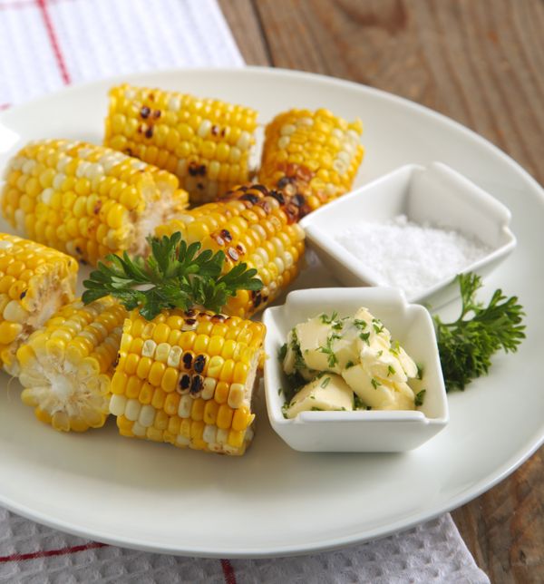 Grilované kukuričné klasy s bylinkovým maslom