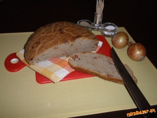 Slaninový chlieb s cibuľou
