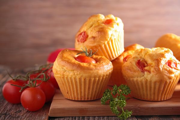 Slané muffiny s paradajkami a slaninkou