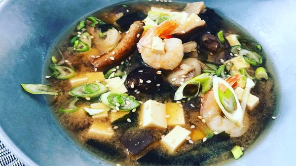 VIDEORECEPT: Japonská MISO polievka s krevetami