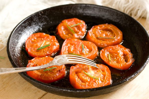 Pečené paradajky ako obloha k mäsu