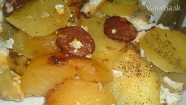 Prekladané zemiaky s čabajkou (fotorecept)