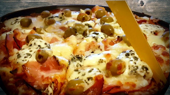 Zdravšia nízkosacharidová pizza bez múky a lepku s brokolicovo ...