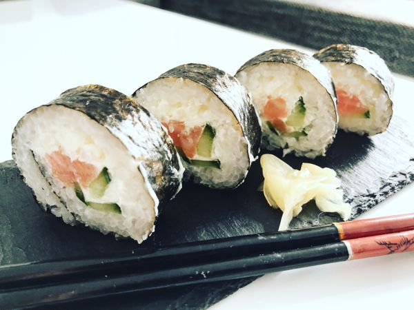 VIDEORECEPT: Philadelphia sushi roll