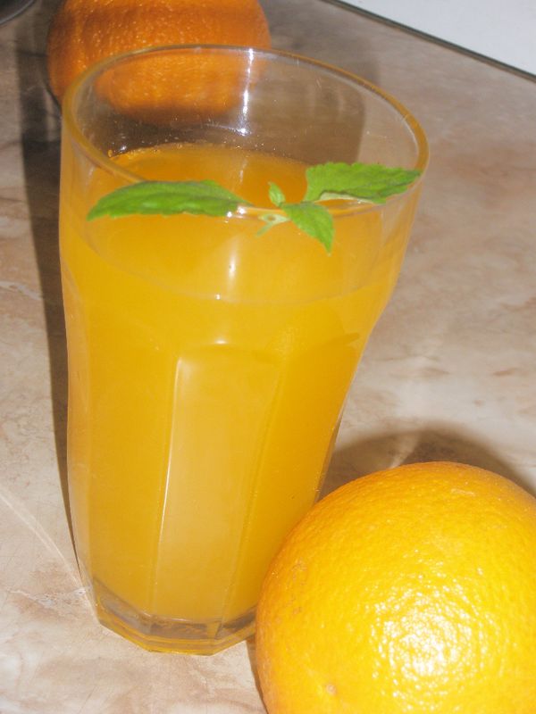 Osviežujúci pomarančový nápoj