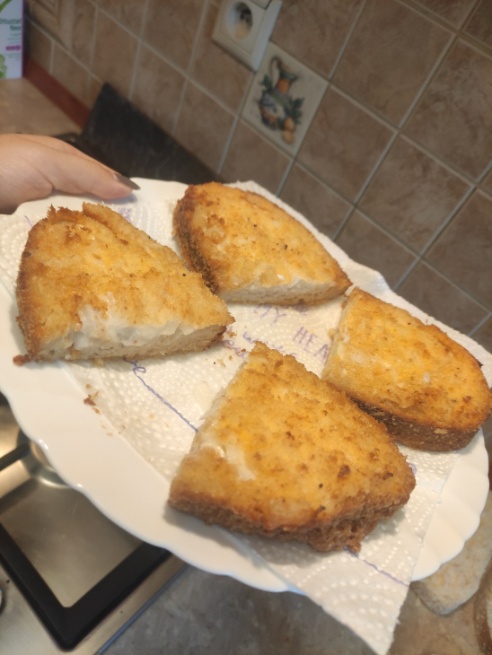 Vyprážaný chlieb so syrom a cibuľkou recept