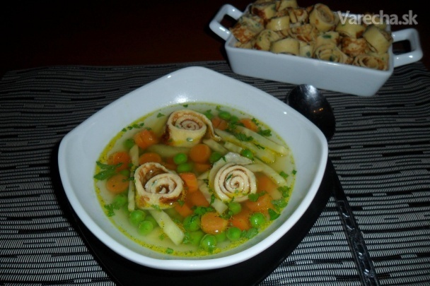 Zeleninová polievka s palacinkovými roládkami (fotorecept) recept ...