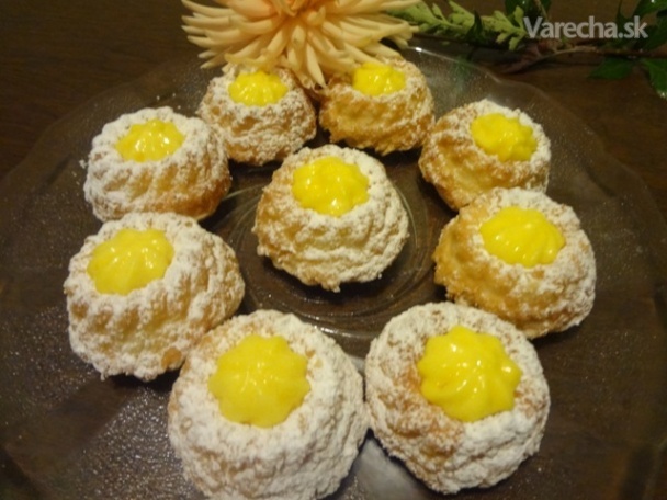 Malé kokosové bábovky plnené citrónovým maslom (fotorecept ...