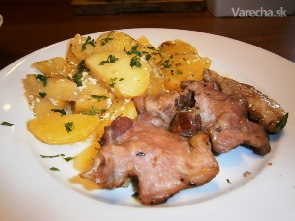 Eintopf kuracie stehná, bravčové mäso, zemiaky (fotorecept) recept