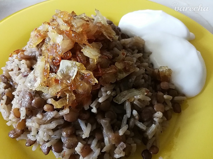 Mujaddara (šošovica s ryžou) recept