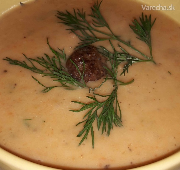 Krémová zeleninová polievka s klobásovými knedličkami recept ...