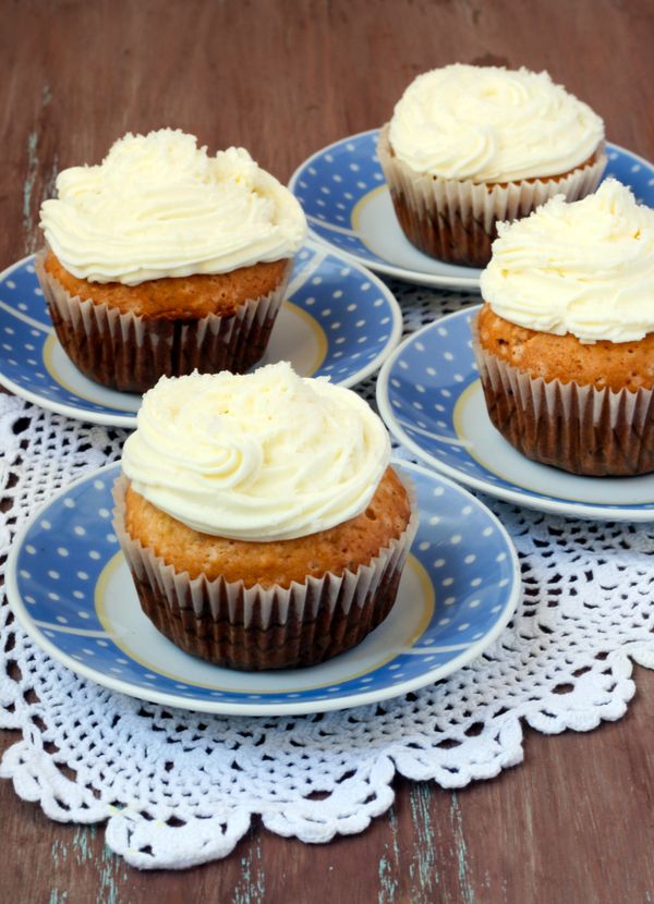Kokosové cupcakes s bielkovým krémom