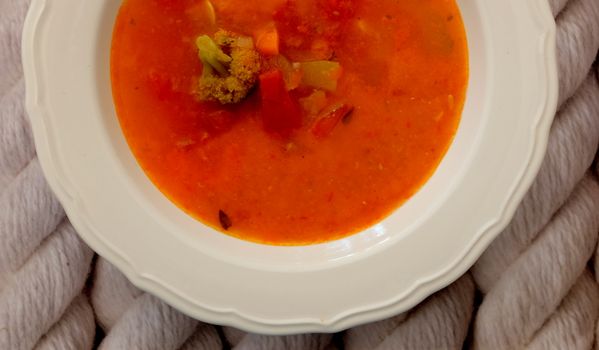 Paradajkovo-zeleninová polievka