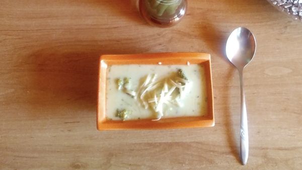 FOTORECEPT: Brokolicová polievka so syrom