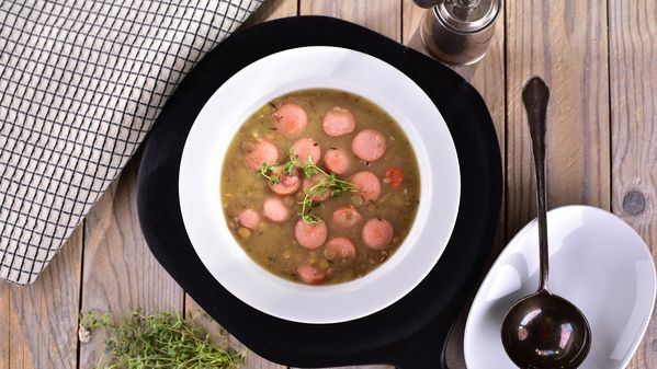 Šošovicová polievka s párkom: Sýta, lacná a chutná večera ...