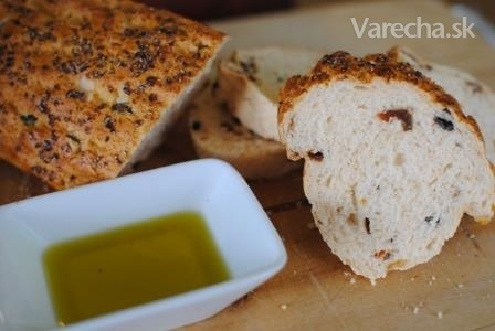 Bezlepkový chlebík so sušenými paradajkami a olivami (fotorecept ...