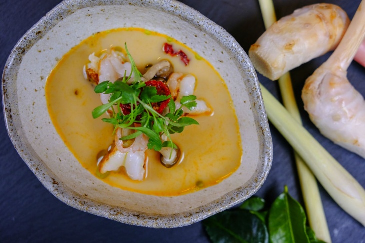 Ostrokyslá krevetová „tom yum“ polievka recept