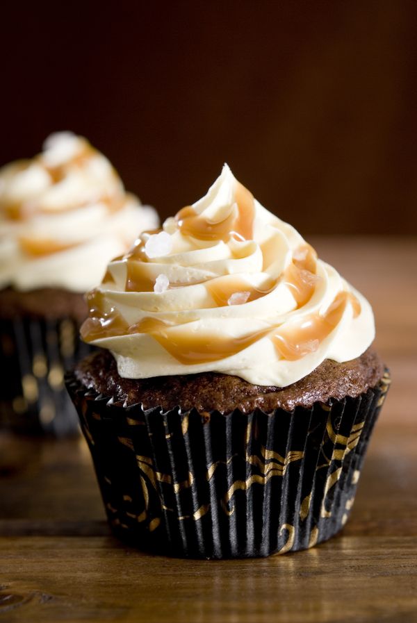 Čokoládové cupcakes so slaným karamelom
