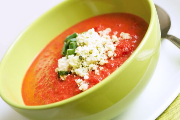 Hustá studená paradajková polievka s feta syrom
