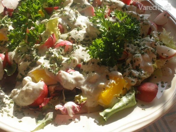 Zeleninový šalát s bylinkami a Lučinou recept