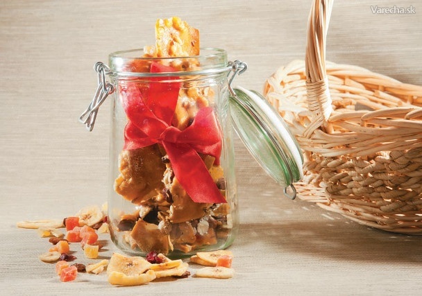 Lieskovcovo–karamelové tyčinky so sušeným ovocím recept ...