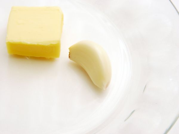 Cesnakové maslo