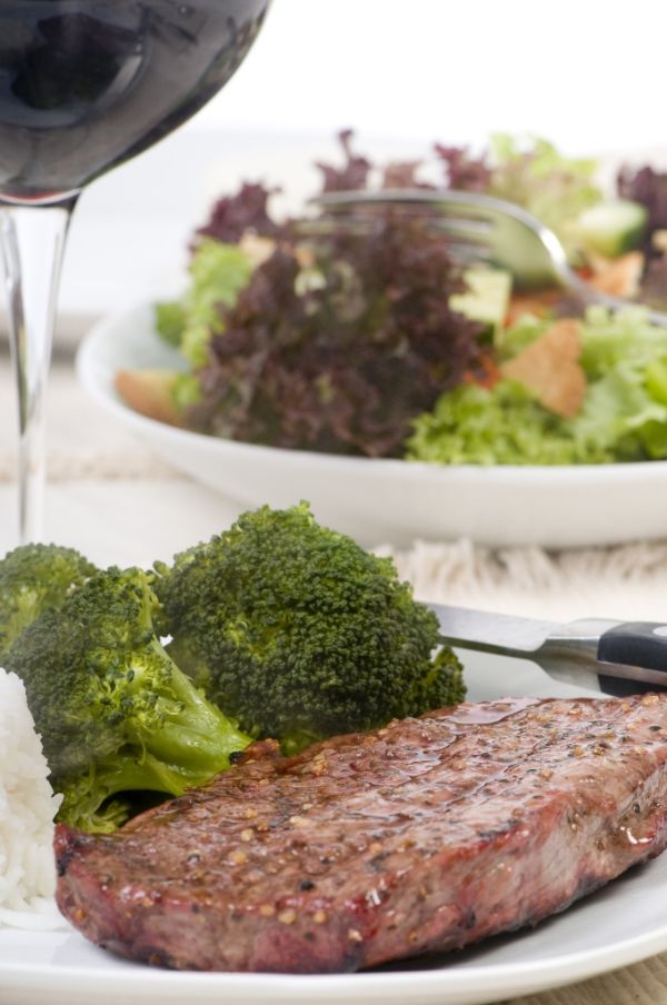 Hovädzí steak s brokolicou