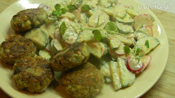 Placatý falafel s pestovým šalátom recept