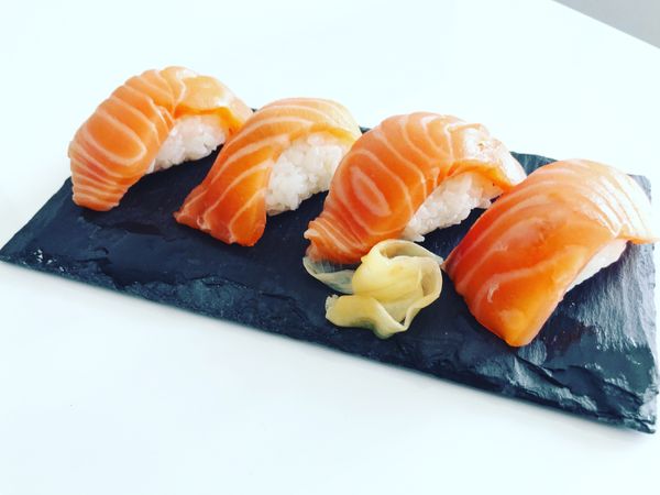 VIDEORECEPT: Nigiri salmon sushi