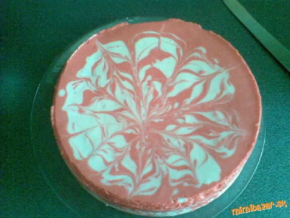 Valentínska torta jogurtová torta s jahodami