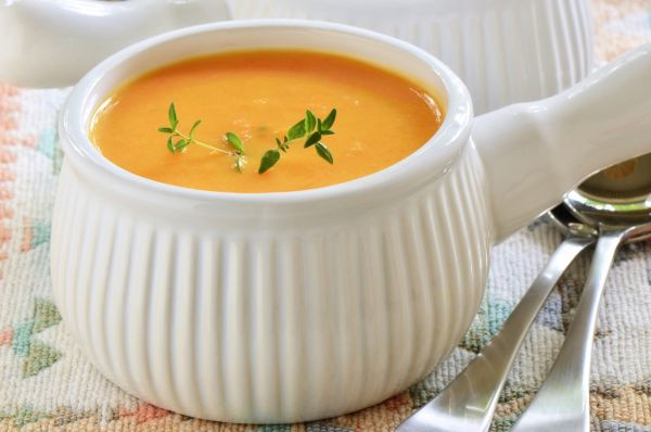 Výživná krémová mrkvová polievka