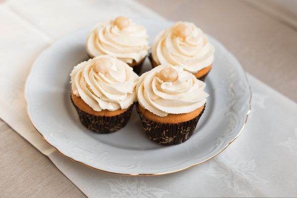 Orechové cupcakes s pudingovým krémom