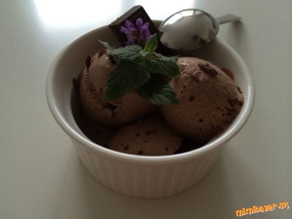 ... domáca pepermintová zmrzlinka s tmavou čokoládou