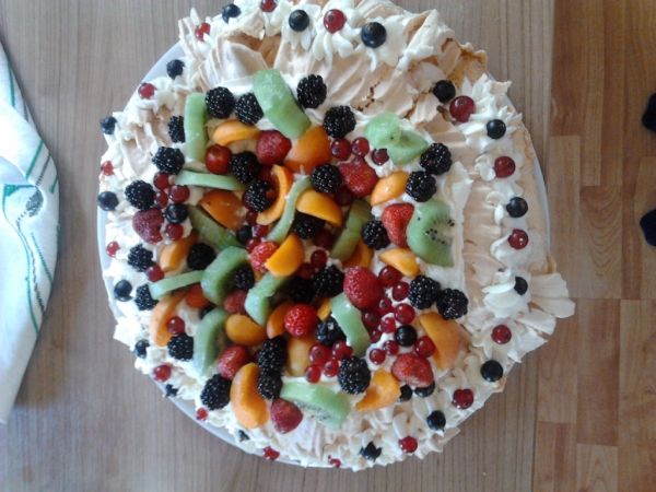 Snehová torta s ovocím
