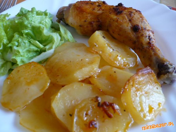 Pečené kura s cesnakom a zemiakmi