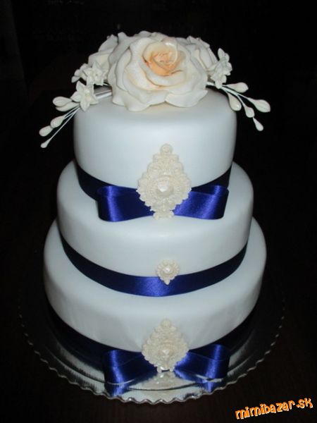 Svadobná torta modro krémová