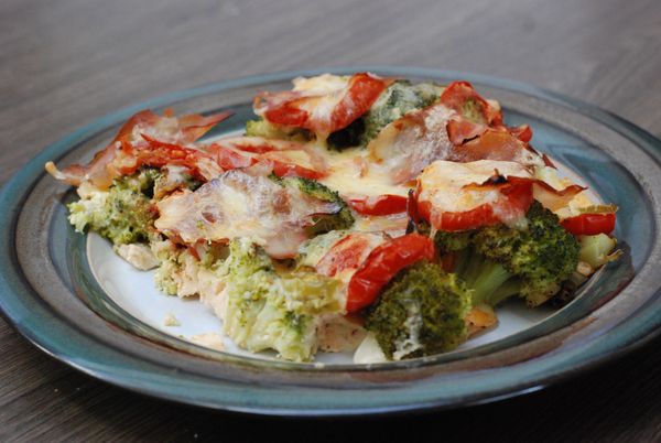 FOTORECEPT: Pikantná brokolica so šunkou a syrom