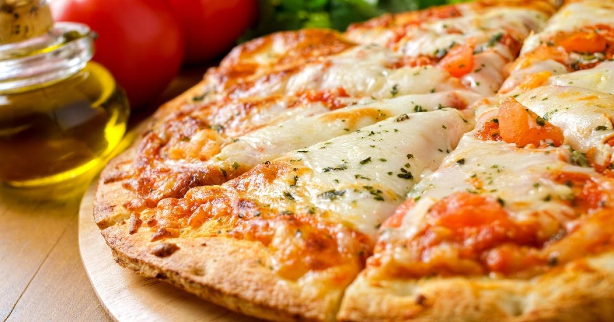 Pizza s paradajkou a mozzarellou, fotogaléria 1 / 1.