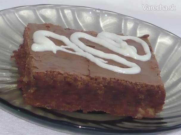 Fantastický čoko-koláč s orechami a bielou čokoládou (fotorecept ...