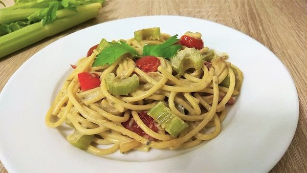 Špagety so stonkovým zelerom