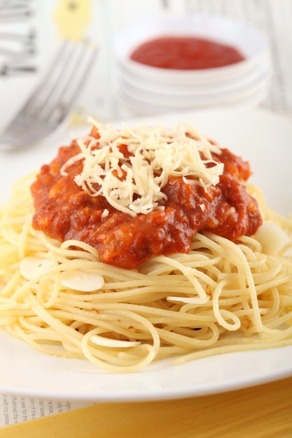 Špagety s neapolskou omáčkou