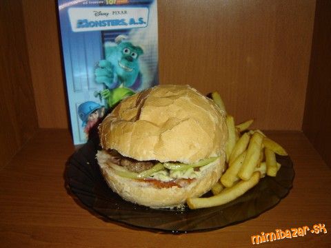Domáci hamburger s hranolkami