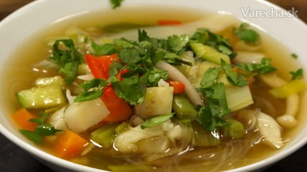 Zeleninová polievka so sklenými rezancami (videorecept) recept ...