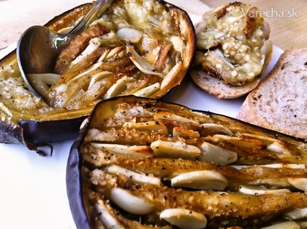 Baklažán pečený s cesnakom recept