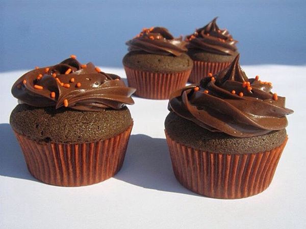 Čokoládové cupcakes s lesklým čokoládovým krémom