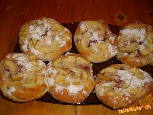 Moravské koláčiky s pudingom a jabĺčkami nenormálne žravé ...