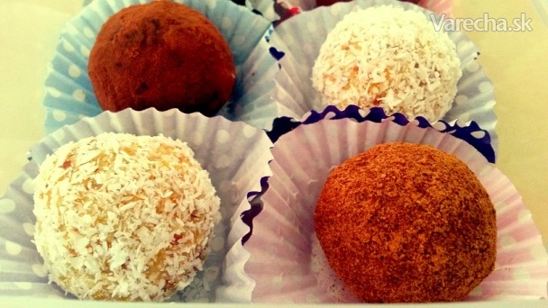 RAW marhuľovo-mandľovo-kokosové guľôčky recept