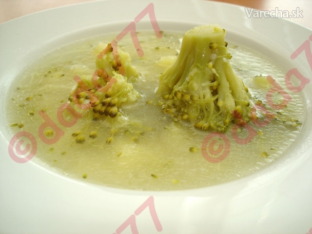 Brokolicová polievka s pohánkovým jogurtom recept