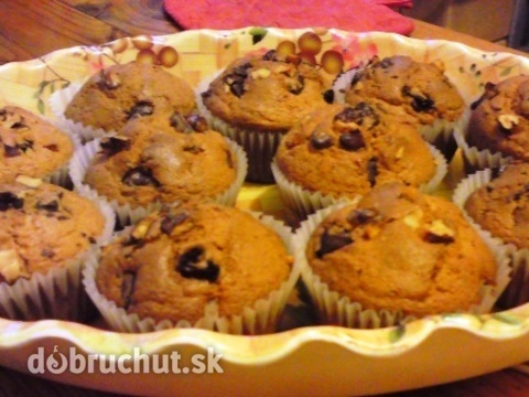 Silvestrovské pečivo: Vláčne muffiny s kúskami čokolády ...