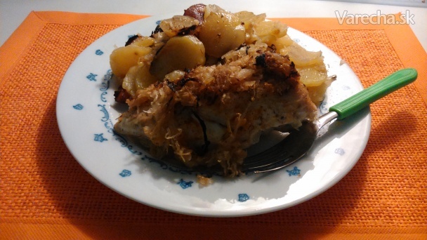 Pečené kura so zemiakmi a kyslou kapustou recept